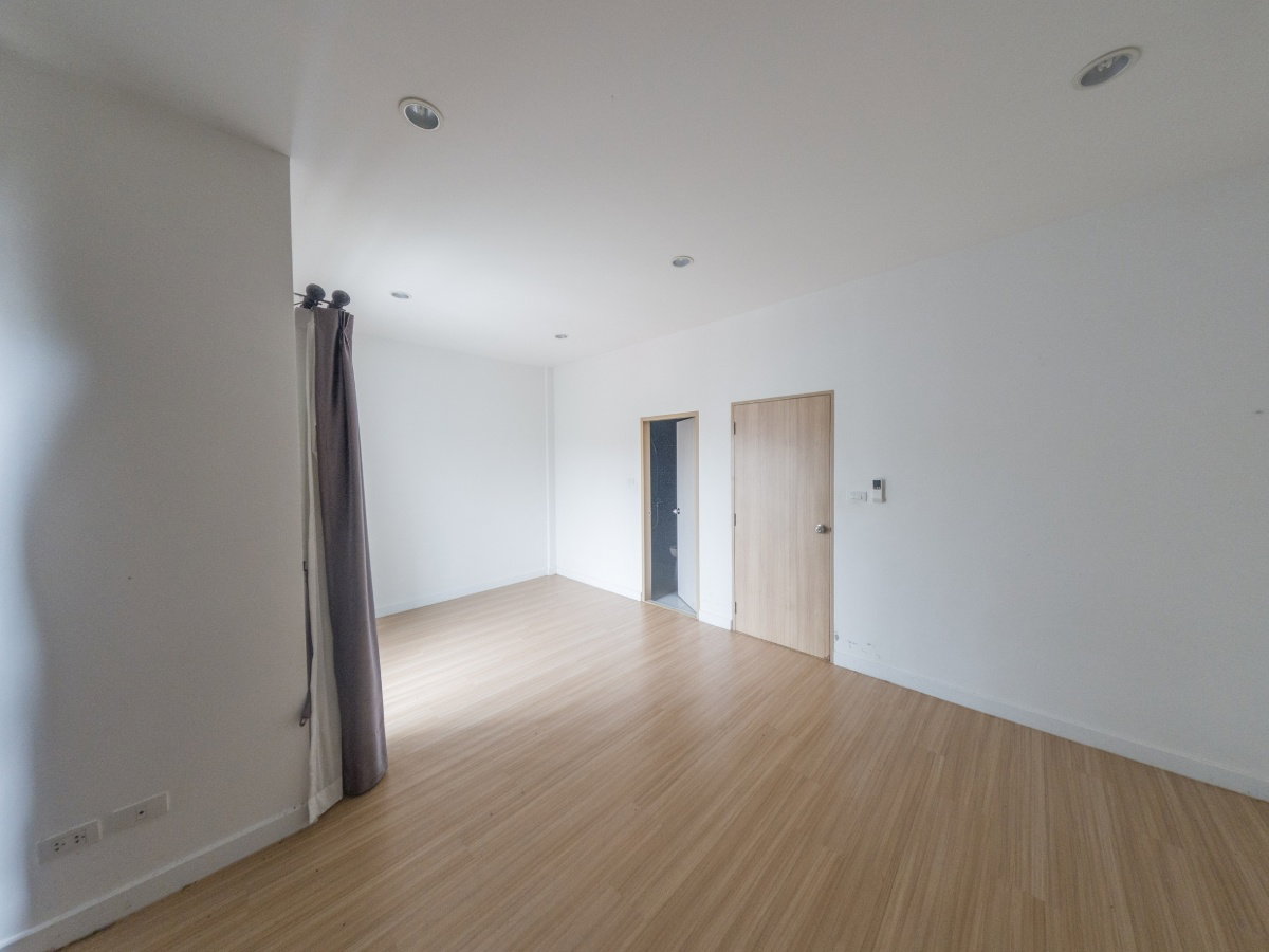 รูป ขายด่วน!! ทาวน์โฮมสไตล์โมเดิล 2 ชั้น H Living เครือสหพัฒน์ แหลมฉบัง  | #TPI-866 - รูปที่ 10/17