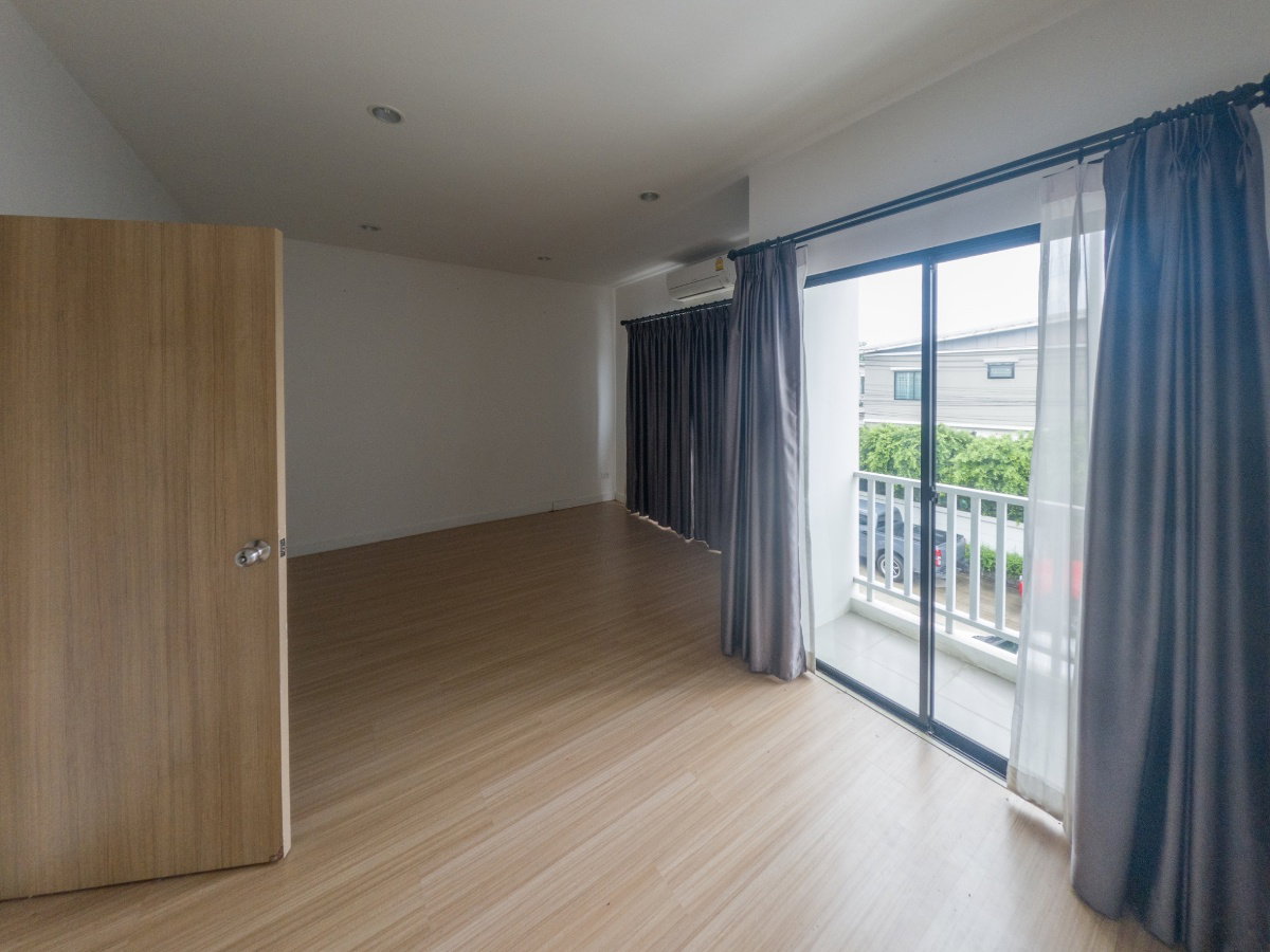 รูป ขายด่วน!! ทาวน์โฮมสไตล์โมเดิล 2 ชั้น H Living เครือสหพัฒน์ แหลมฉบัง  | #TPI-866 - รูปที่ 9/17