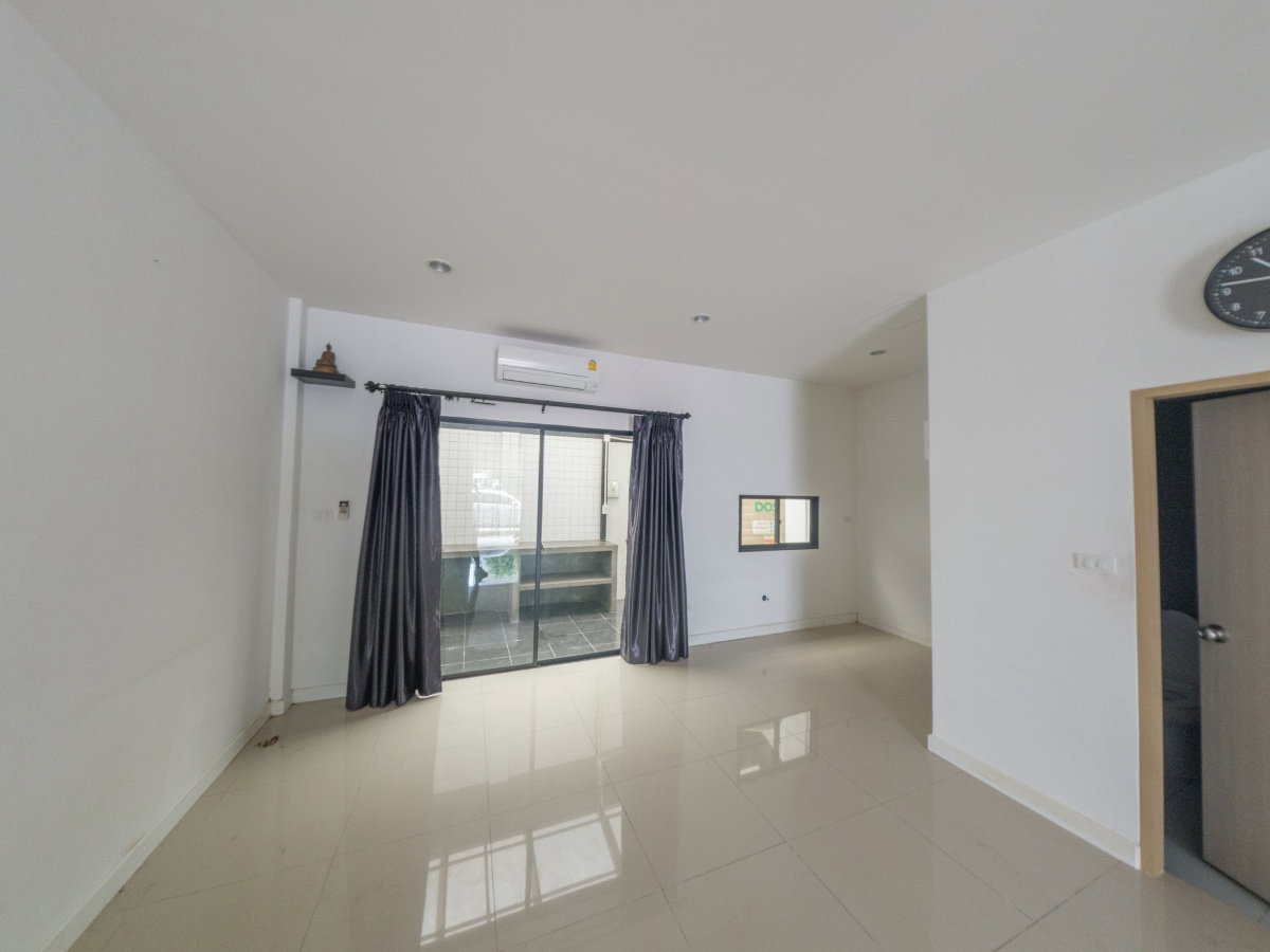 รูป ขายด่วน!! ทาวน์โฮมสไตล์โมเดิล 2 ชั้น H Living เครือสหพัฒน์ แหลมฉบัง  | #TPI-866 - รูปที่ 3/17