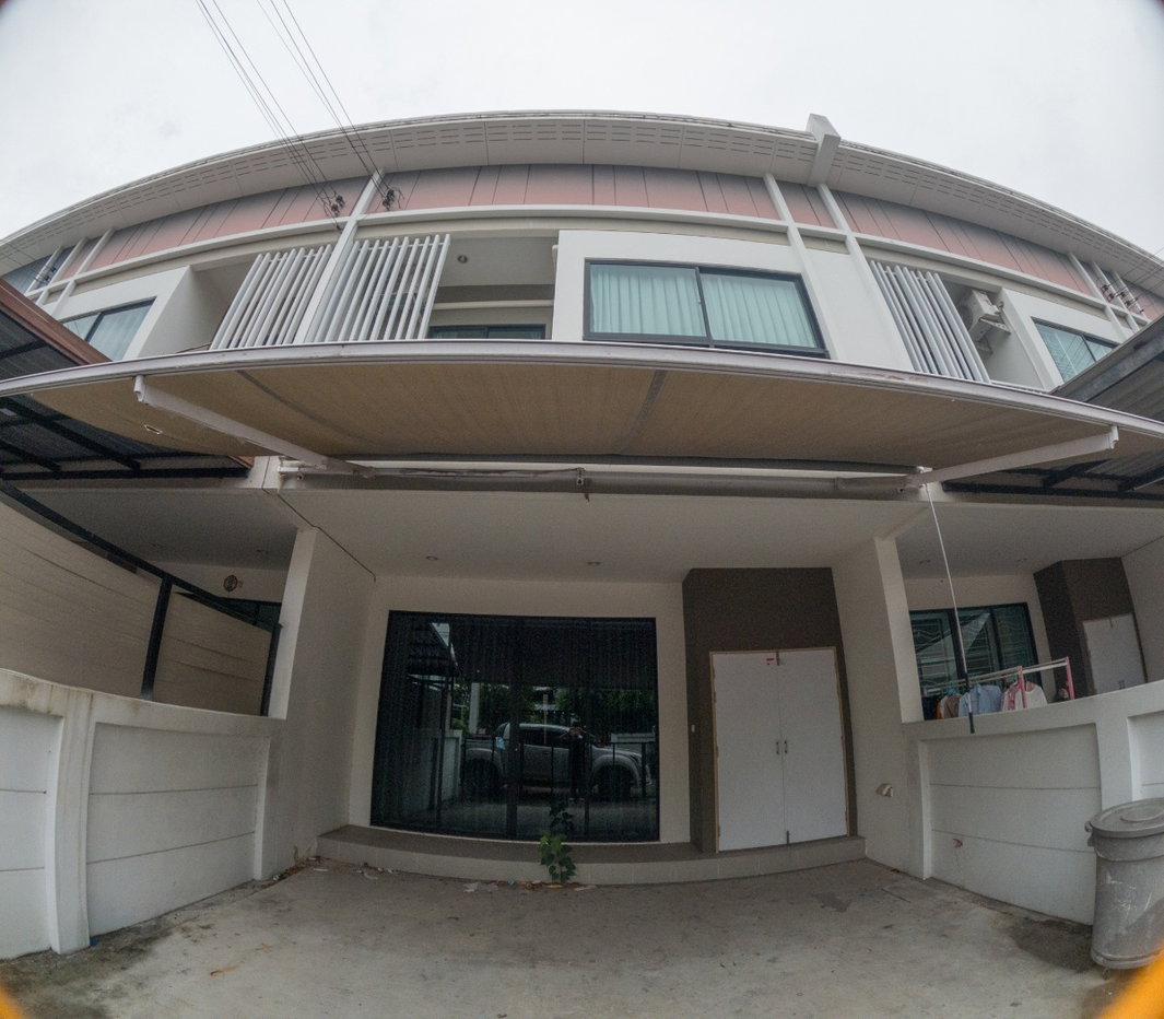 รูป ขายด่วน!! ทาวน์โฮมสไตล์โมเดิล 2 ชั้น H Living เครือสหพัฒน์ แหลมฉบัง  | #TPI-866 - รูปที่ 2/17