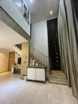 The Emporio Place  / Duplex / 93 Sq.m 