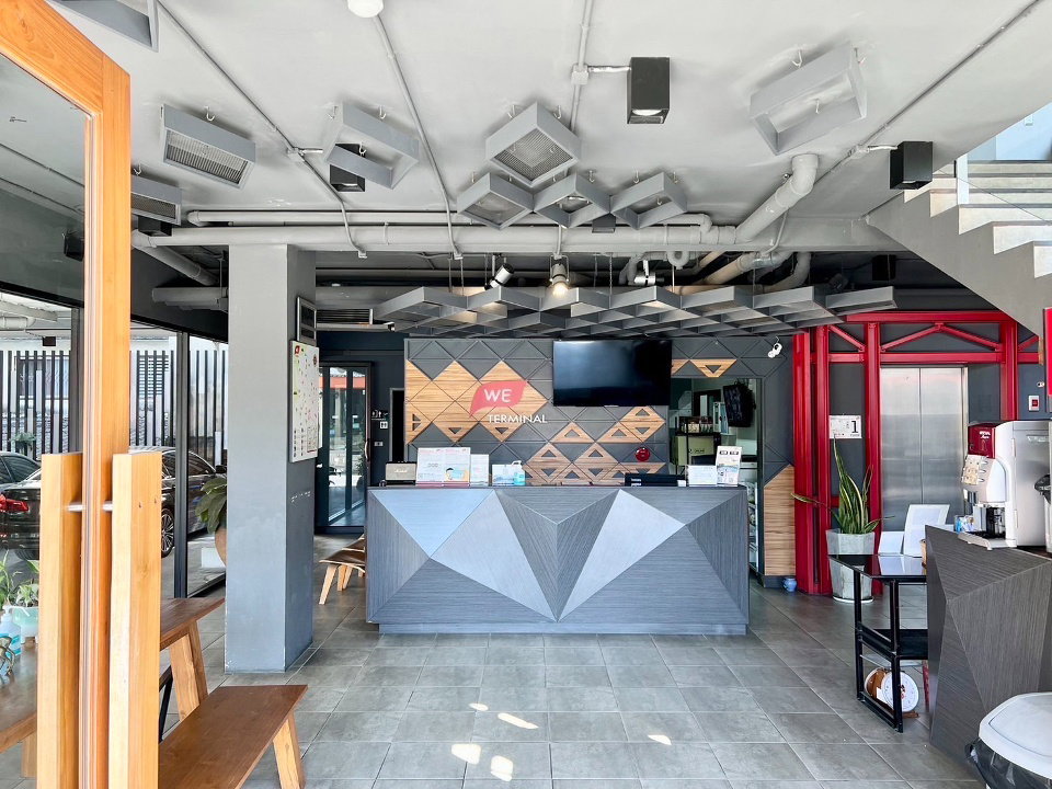 picture Hotel for sale, opposite Robinson, near the airport and tourist attractions in Chiang Mai - 12/16