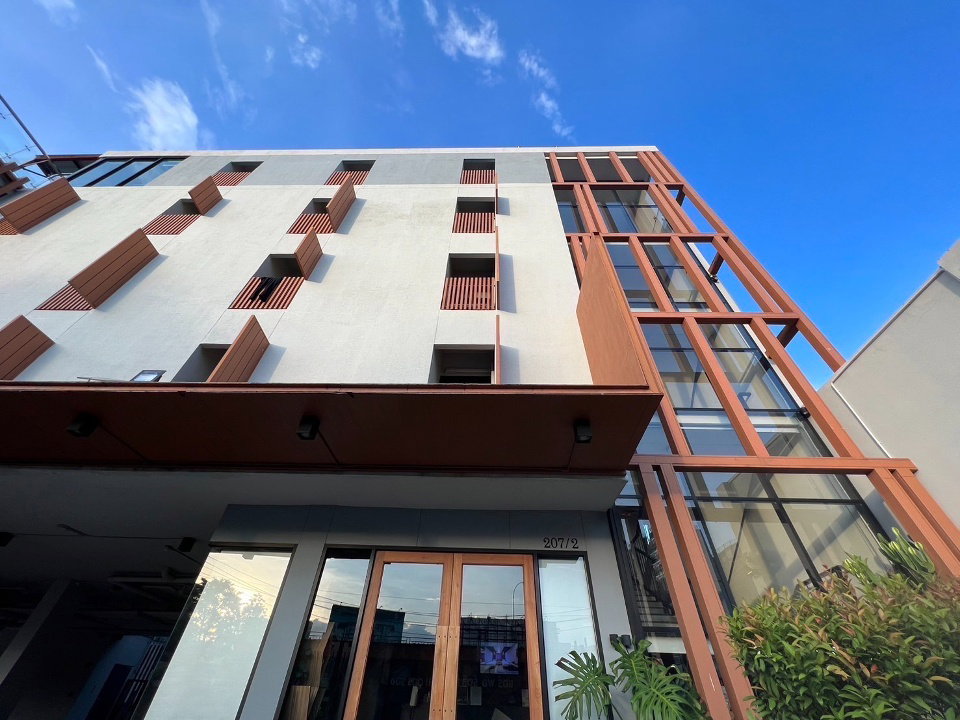 picture Hotel for sale, opposite Robinson, near the airport and tourist attractions in Chiang Mai - 16/16
