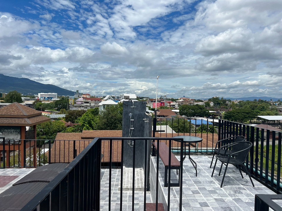 picture Hotel for sale, opposite Robinson, near the airport and tourist attractions in Chiang Mai - 14/16
