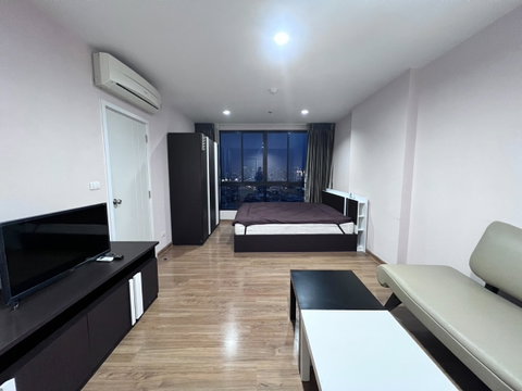 💥💥ขายคอนโดพร้อมผู้เช่า!! Condo The Tree Interchange ตึก B ชั้น 30 พื้นที่ 30 ตร.ม.(Studio) วิวสระ แต่งครบ สนใจ 086-557-9898💥💥
