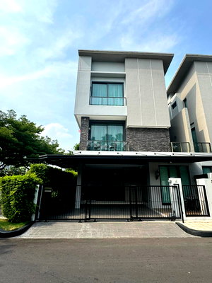 ขายบ้านแฝด : ขายบ้านตัวอย่าง บ้านกลางเมือง คลาสเซ่ CLASSE เอกมัย-รามอินทรา วิวติดสวน-สโมสร ที่สุดในโครงการ ตกแต่งจัดเต็ม