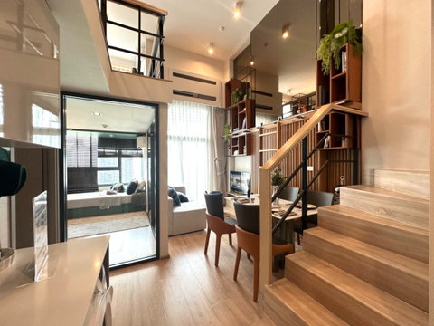 Ideo rama9 asoke ห้องแบบ hybrid2ชั้น ทำเป็น2ห้องนอนได้สบาย เพดานโปร่ง