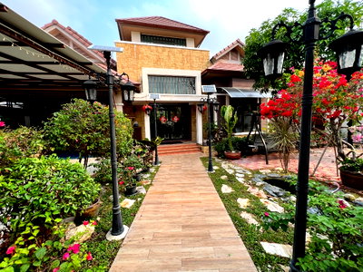 ขายบ้านเดี่ยว : For sale house at Sirisa16 Pool villa 217 m2 3 beds 4 baths +parking area and maid room (S03-1594) 