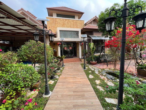 For sale house at Sirisa16 Pool villa 217 m2 3 beds 4 baths +parking area and maid room (S03-1594)