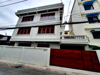 บ้านเดี่ยว วงเวียนใหญ่  : ขายทาวน์โฮม 3 ชั้น + Rooftop ซอยเจริญนคร 34,40 รีโนเวทใหม่ ใกล้ BTS สถานีกรุงธนบุรี