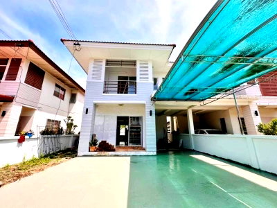Twin houses for sale Kasetsart University Si Racha Campus : Second-hand semi-detached house, newly renovated, Home Town Sriracha Village, Chonburi