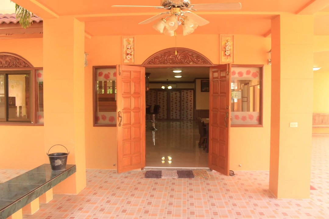 รูป ขายบ้านพร้อมเฟอร์นิเจอร์ ในโครงการ หน้าคลับเฮ้าส์ เดินทางเข้าเมืองสะดวกสบาย - SW001068 - รูปที่ 13/18