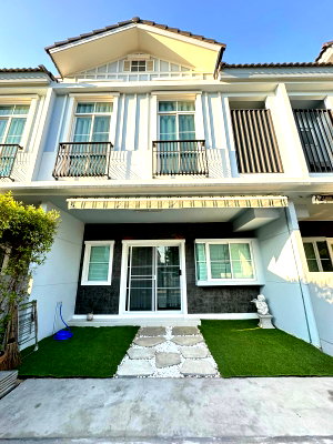 Townhouses for rent : Townhome Decorated in Luxury Style,For rent  ready to move in. If interested, contact Line @goodmanpro or call 0999029192.