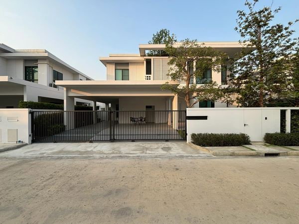 Houses for rent : Single house for rent, Manthana Bangna Km 15, ready to move in, interested contact Line @goodmanpro or call 0999029192