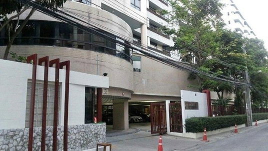 LTHC10472–Baan Phloen Chit FOR SALE 1 beds 1 baths Size 70 Sq.M. Near BTS Ploenchit stations ONLY 7.9MB