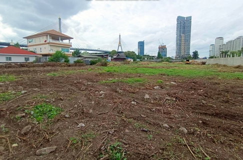 ขายที่ดินติดถนน ระหว่าง ซ.เพชรหึงษ์ 1 และ 6 เนื้อที่ 4-1-31 ไร่ เหมาะลงทุนทางธุรกิจ