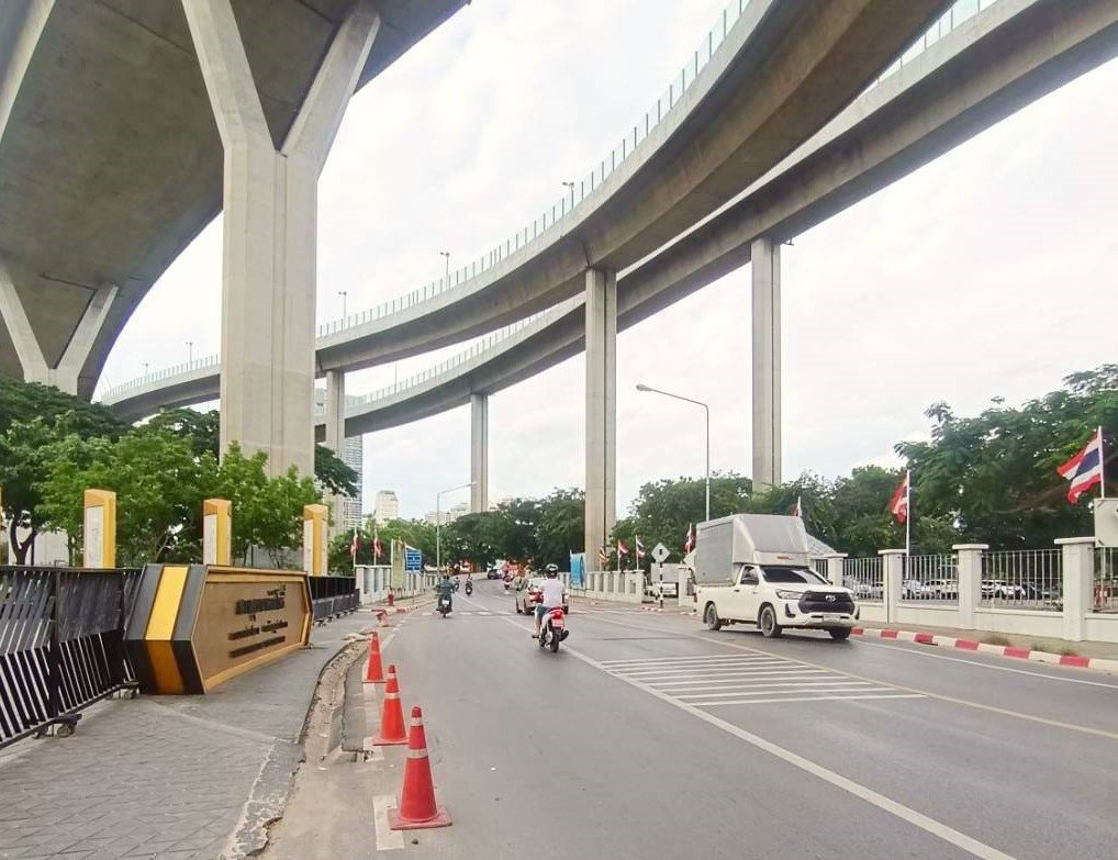 รูป ขายที่ดินติดถนน ระหว่าง ซ.เพชรหึงษ์ 1 และ 6 เนื้อที่ 4-1-31 ไร่ เหมาะลงทุนทางธุรกิจ - รูปที่ 9/11
