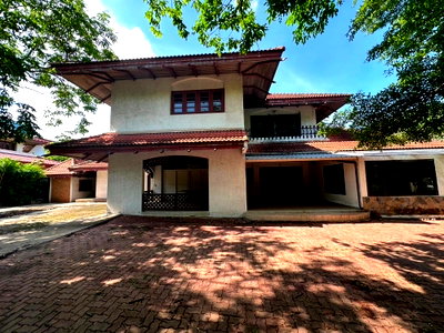 เช่าบ้านเดี่ยว ชลบุรี : HLSV101 ให้เช่า บ้านเดี่ยว เลคไซด์วิลล่า 1 2ชั้น ขนาด 272ตร.ว.  พื้นที่ใช้สอย 1,088ตร.ม. 3นอน 5น้ำ 100,000บ. 064-959-8900