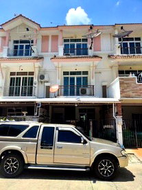 ทาวน์โฮม ถนนสาธุประดิษฐ์ : ขายทาวน์โฮม Baan Aroonpat Village (บ้านอรุณพัฒน์)    ตั้งอยู่บน ถนนสาธุประดิษฐ์ เขตยานนาวา กรุงเทพฯ 10120