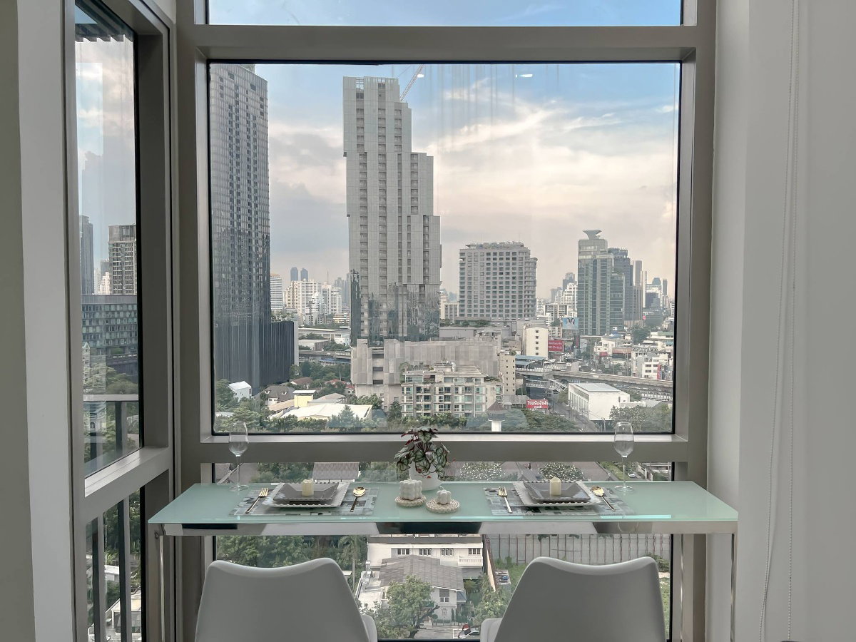 picture #K116  For rent  Ideo Morph 38 Pet Friendly ✨  - 4/8