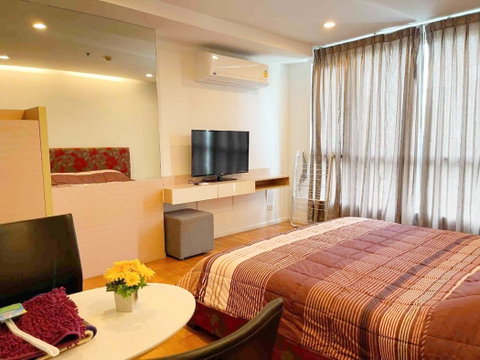 For sale 15 Sukhumvit Residences, 10th floor, 28 sqm., 1 bedroom, fully furnished, near BTS Nana.