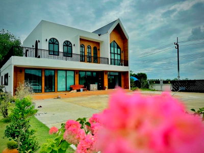 Home office for sale Si Racha Chonburi : Home Office Sriracha, great location, natural view, Khao Khan Song community area.