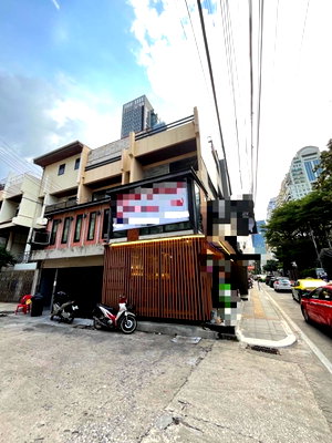 เช่าอาคารพาณิชย์ ถนนพระราม 9 : LTH10517–Commercial building for rent in Sukhumvit 11 size 230 Sq.m. Near BTS Nana station ONLY 190k/month