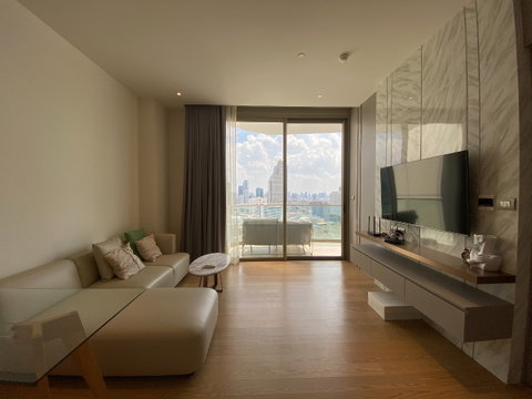แมกโนเลียส์ วอเตอร์ฟร้อนท์ เรสซิเดนซ์ (Magnolias Waterfront Residence)