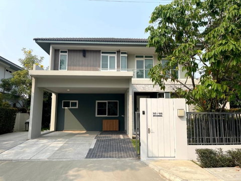 ให้เช่าบ้านเดี่ยวหรู  บ้านมือหนึ่ง โครงการใหม่หมู่บ้าน มันฑณาบางนา-วงแหวน (รามคำแหง 2)พร้อมเข้าอยู่สนใจติดต่อ Line @goodmanpro หรือ โทร 0999029192
