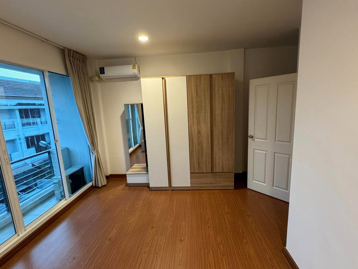 รูป ให้เช่าทาวน์เฮาส์หมู่บ้านบ้านกลางเมืองสาทร-ตากสิน 2 พร้อมเข้าอยู่สนใจติดต่อ Line @goodmanpro หรือ โทร 0999029192 - รูปที่ 10/23