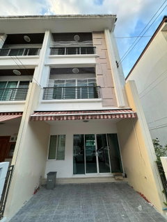 รูปภาพ Townhouse for rent in Baan Klang Muang Sathorn-Taksin Village 2, ready to move in. If interested, contact Line @goodmanpro or call 0999029192.