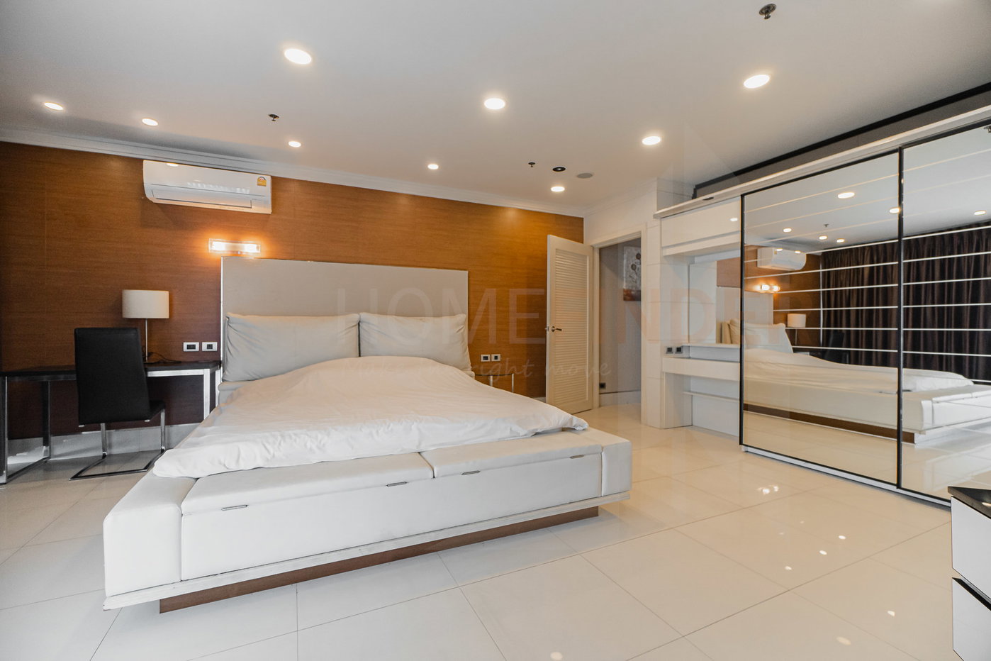 รูป Master Centrium Condominium 2 bedrooms, for rent - รูปที่ 2/11