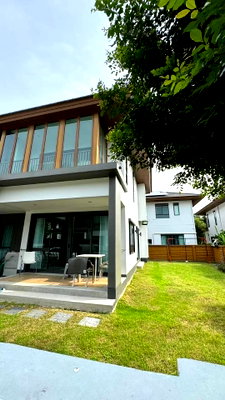 Houses for rent : HHCJ101 Single house for rent, Burasiri Phatthanakan, 2 floors, 62.5 sq m, usable area 250 sq m, 4 bedrooms, 5 bathrooms, 200,000 baht. 064-959-8900