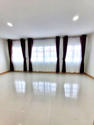 Home office for rent โลตัสเอ็กเพลส(สุทธิสาร) : for rent home office 4stories 6bedroms 6 restrooms renovated ready move in only 50000 per month fee please contact us line Paolin1 wechat paolin9 