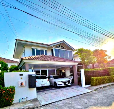 Houses for sale Kasetsart University Si Racha Campus : Second-hand detached house, Supalai Parkville Project, Sriracha, Chonburi.