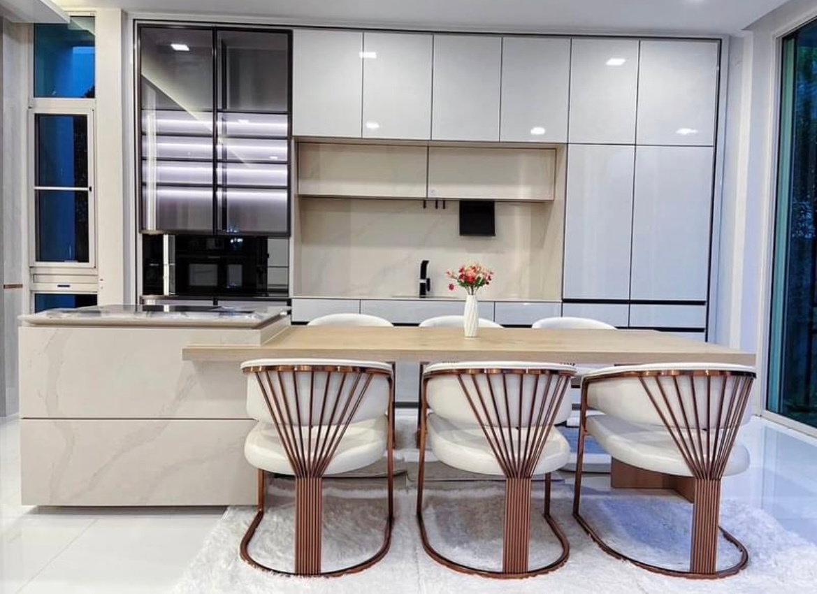 รูป ให้เช่าบ้านสวยแต่งครบ มีลิฟท์ 4นอนพร้อมห้องแม่บ้าน - รูปที่ 3/16