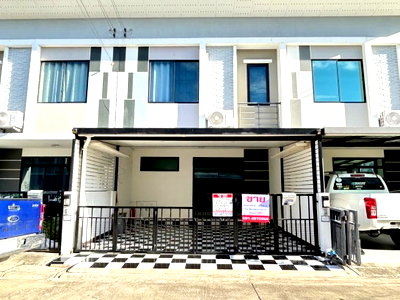 Townhouses for sale : Townhome for sale, 2 floors, 18.4 sq m, The Trust Ratchaphruek-Rattanathibet 2, beautiful house, decorated, ready to move in. Selling at a lower price