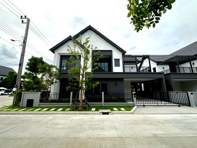 Houses for rent Samut Prakarn : House for rent Centro Bangna, ready to move in. If interested, contact Line @goodmanpro or call 0999029192.