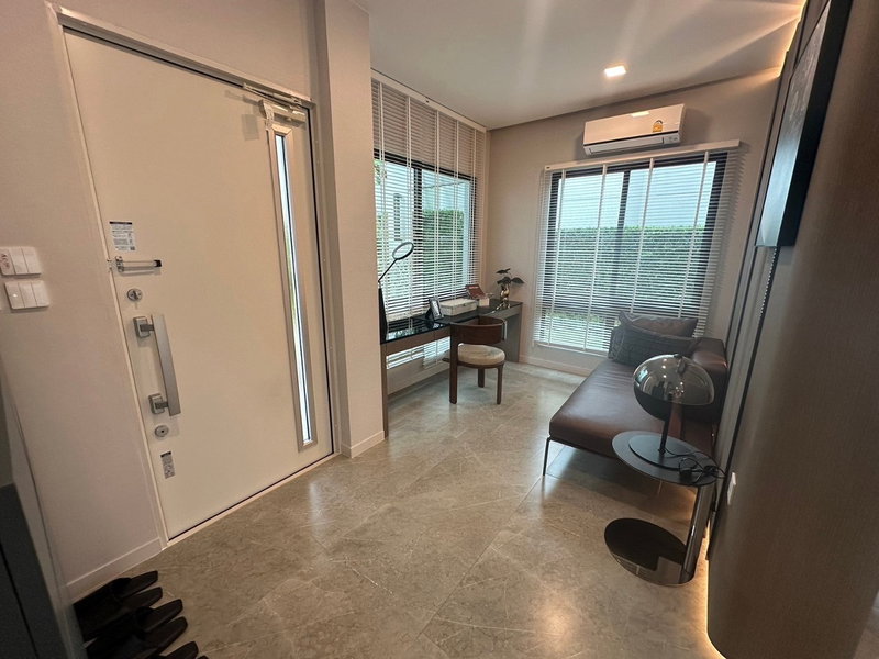 Houses for rent : House for rent: MANTANA Bangna km.15, ready to move in. If interested, contact Line @goodmanpro or call 0999029192.