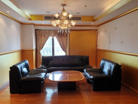LTHC10644–State Tower FOR SALE 3 beds 1 baths size 191 Sq.m. Near BTS Saphan Taksin Station ONLY 26MB