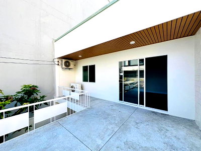เช่าทาวน์โฮม แม็คโคร ฟู้ดเซอร์วิส สุขุมวิท 71 : LTH10666– Townhome FOR RENT size 160 Sq.m. 3 bed 2 bath Near BTS Ekkamai Station ONLY 80k/Month