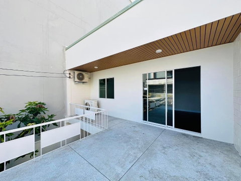 LTH10666– Townhome FOR RENT size 160 Sq.m. 3 bed 2 bath Near BTS Ekkamai Station ONLY 80k/Month