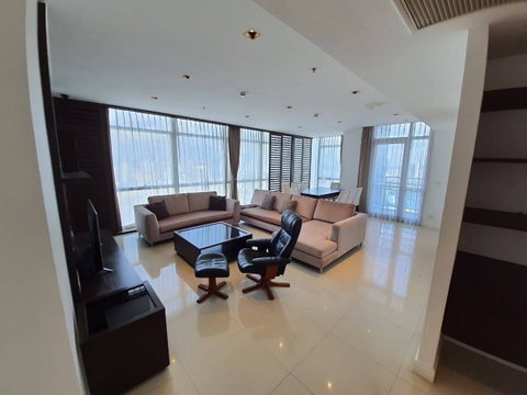 LTHC10677–Athenee Residence FOR RENT 3 beds 3 baths size 215 Sq.m. Near BTS Phloen Chit Station ONLY 150k/month