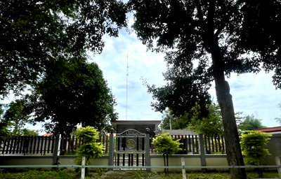 Houses for sale Chonburi : Land for sale with a 1-storey house, curved in front of Phanatbodi Sri Uthai Camp, Koh Chan District, Chonburi / Selling below market appraisal price.