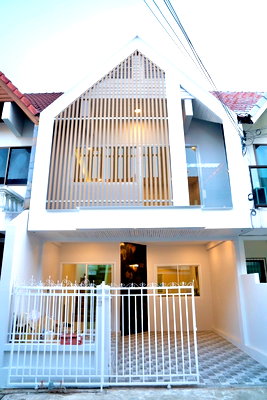 Townhouses for sale Chiang Mai : Newly renovated townHouse for sale , near chiangmai airport.