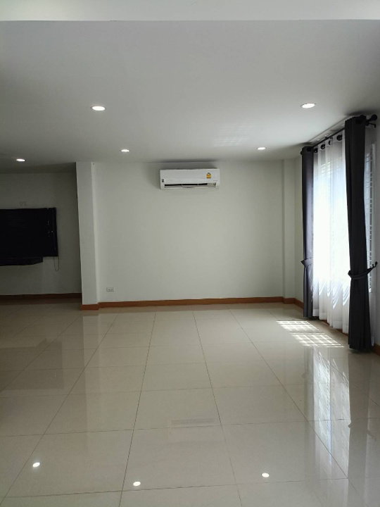 รูป ให้เช่า บ้านสวย หลังใหญ่ ยังไม่เคยเข้าอยู่ เดินทางสะดวก - RW004951 - รูปที่ 12/29