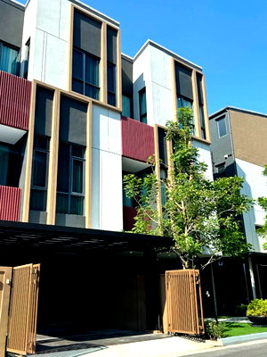 เช่าทาวน์โฮม ม.เกษมบัณฑิต พัฒนาการ : LTHC10744– Townhouse FOR RENT Baan Klang Muang Classe Sukhumvit 77 3 beds 4 baths size 259 Sq.m. Near BTS On Nut Station ONLY 100k/Month