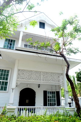 Houses for rent Samut Prakarn : LTHC10759– House for rent Fantasia 3 size 240 Sq.m. 3 bed 3 bath Near BTS Bearing Station ONLY 80k/Month