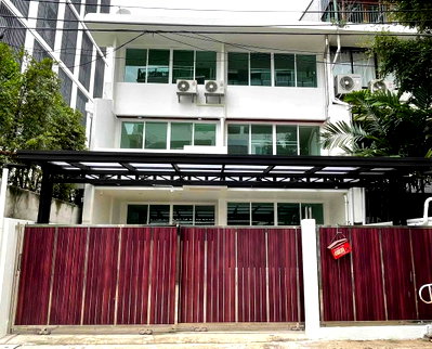 เช่าทาวน์โฮม วัน แบงค็อก   : LTH10798– Townhouse for rent Suan Phlu beds 3 baths 3 size 128 Sq.m. Near BTS Chong Nonsri Station ONLY 140k/Month