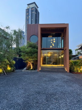 LTHC10826–Commercial building for rent In Sathon Area size 154 Sq.m. Near MRT Khlongtoei ONLY 280k/month